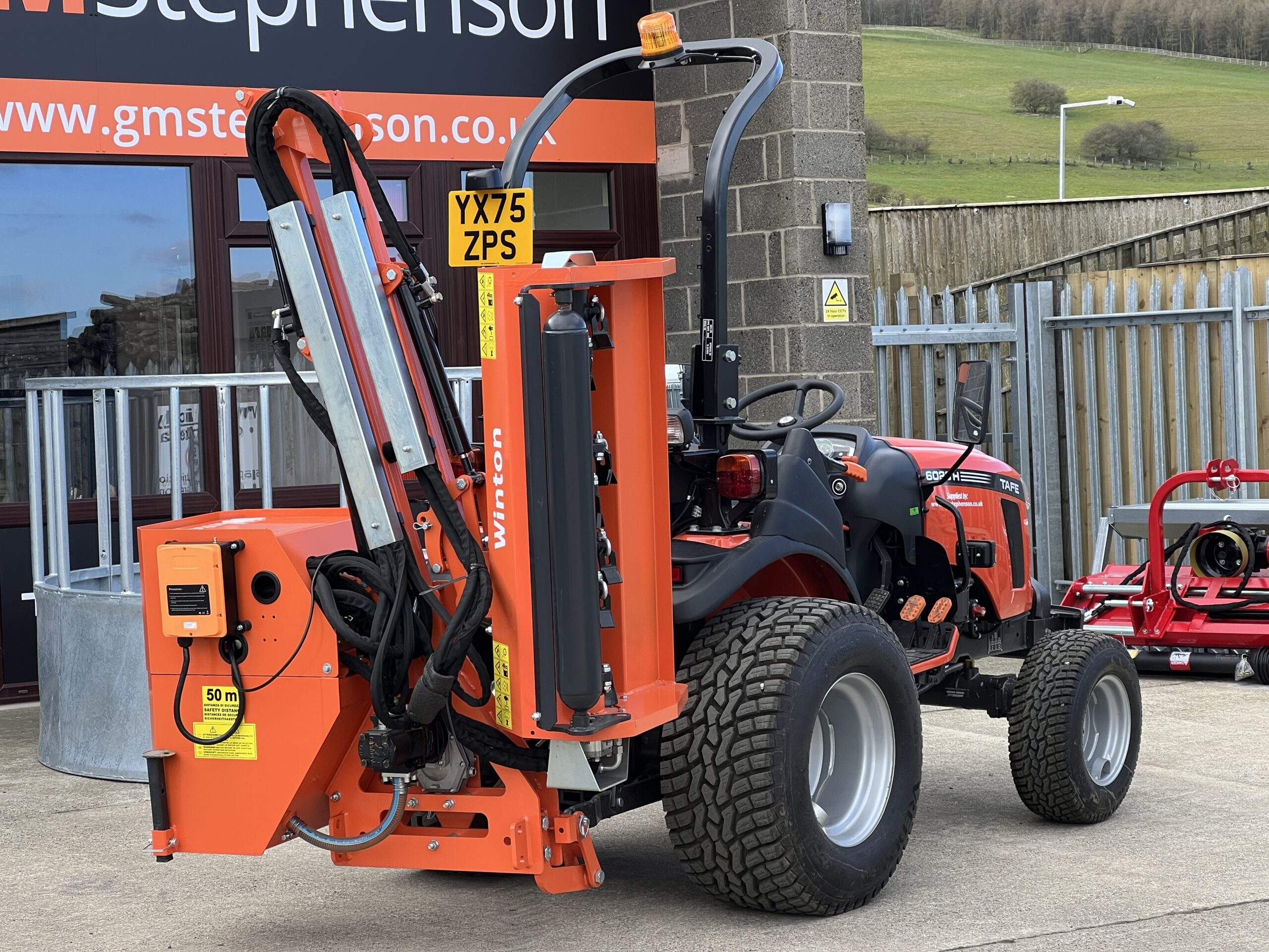 WINTON 0.8M FLAIL HEDGE CUTTER WIRELESS CONTROL