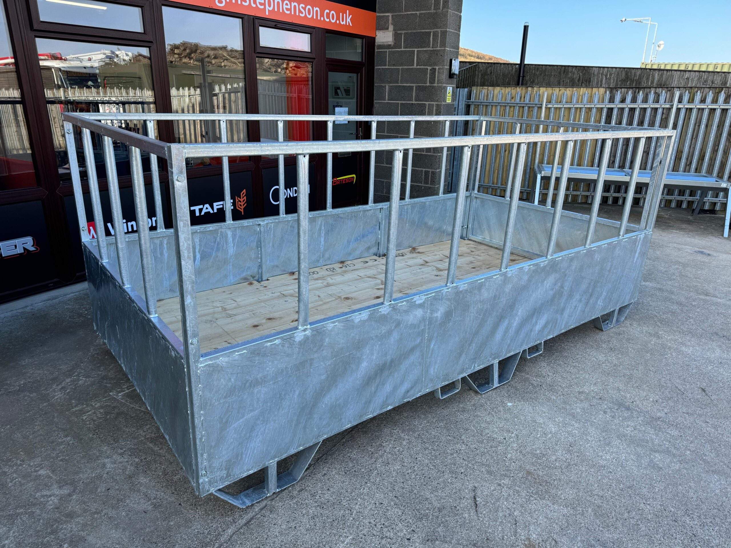 12 X 6 SQUARE FEEDER