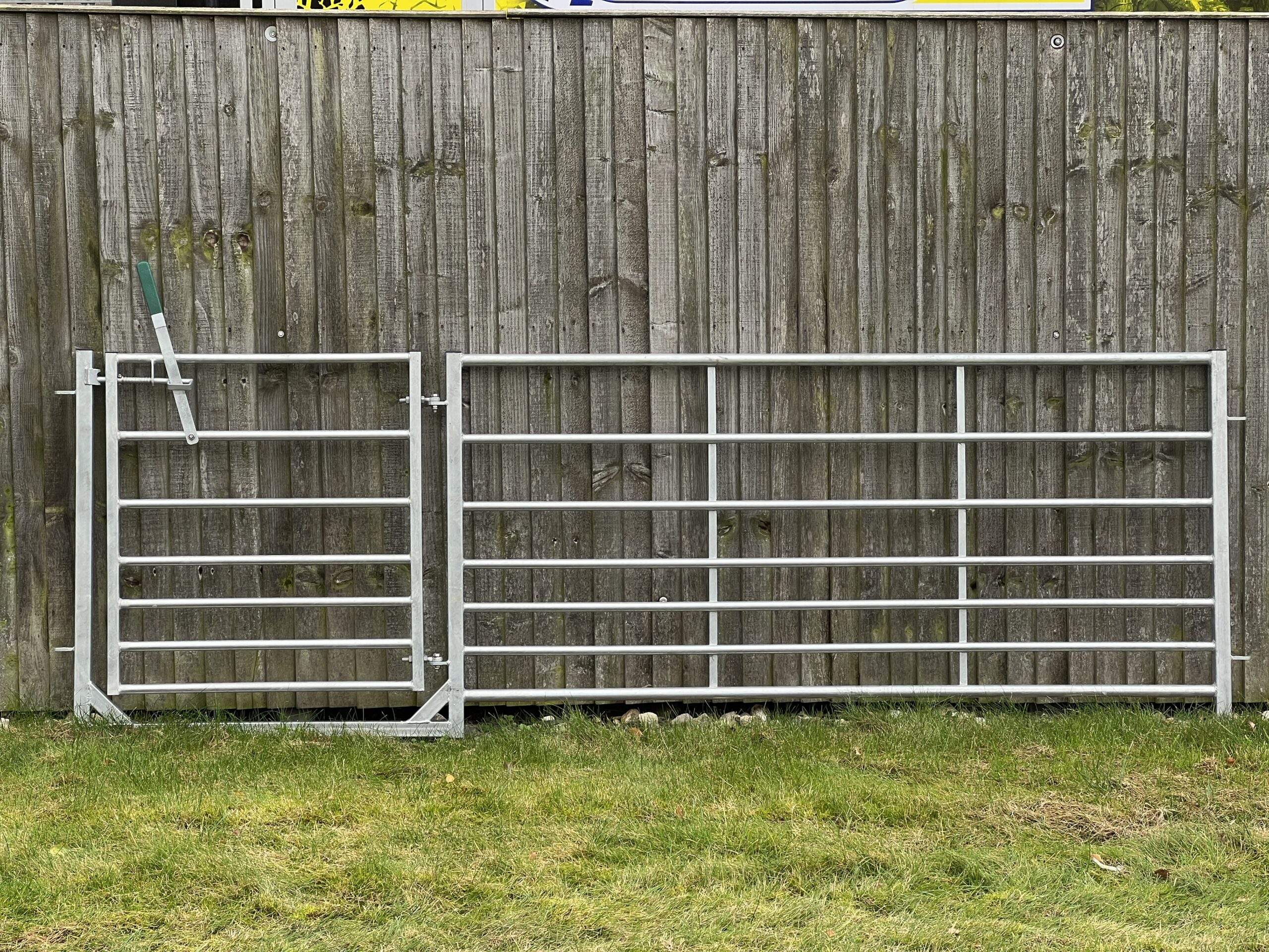 CONDON 10FT SHEEP HURDLE WITH ACCESS GATE