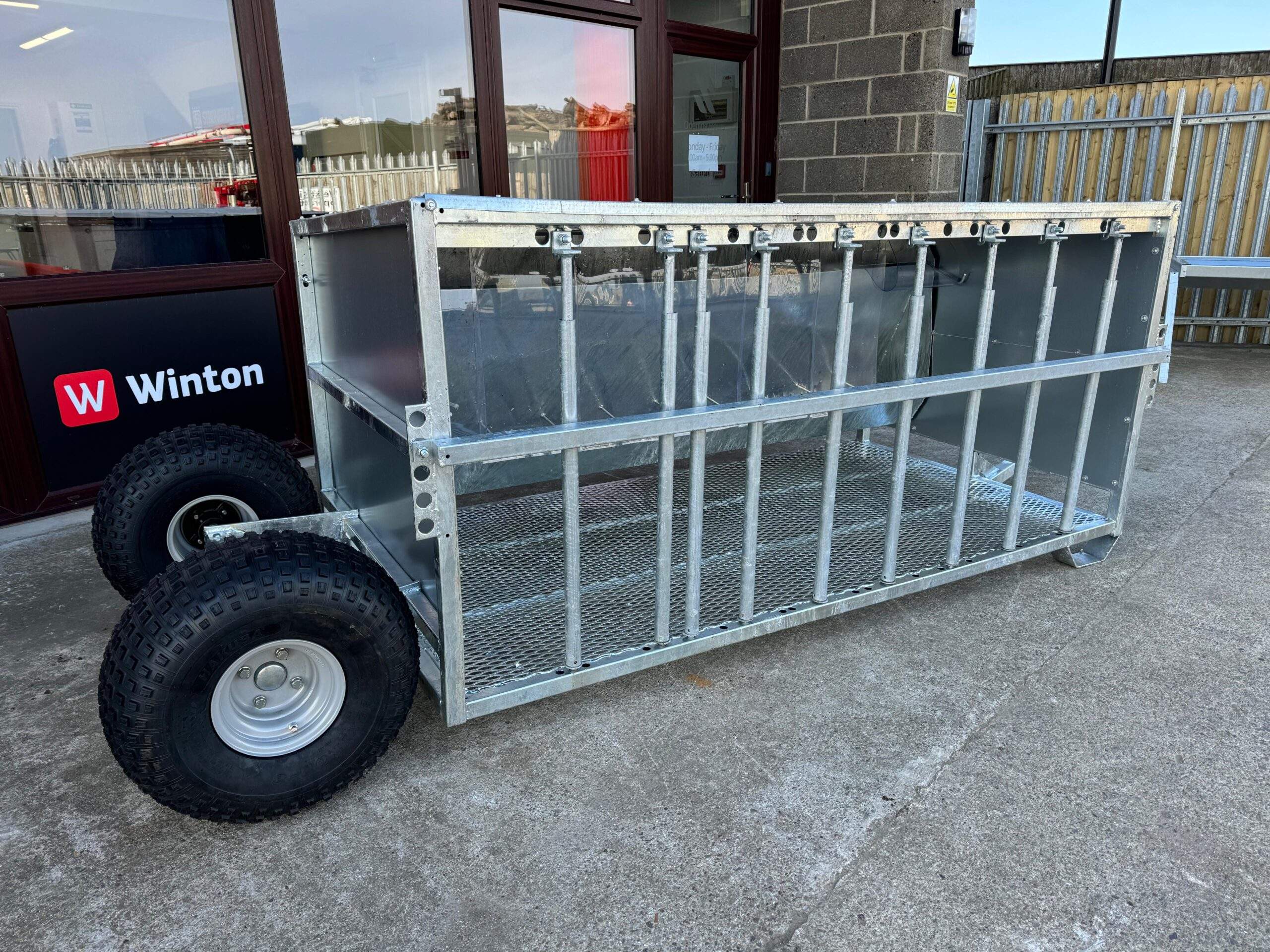 PEDIGREE LAMB CREEP WITH ATV WHEELS