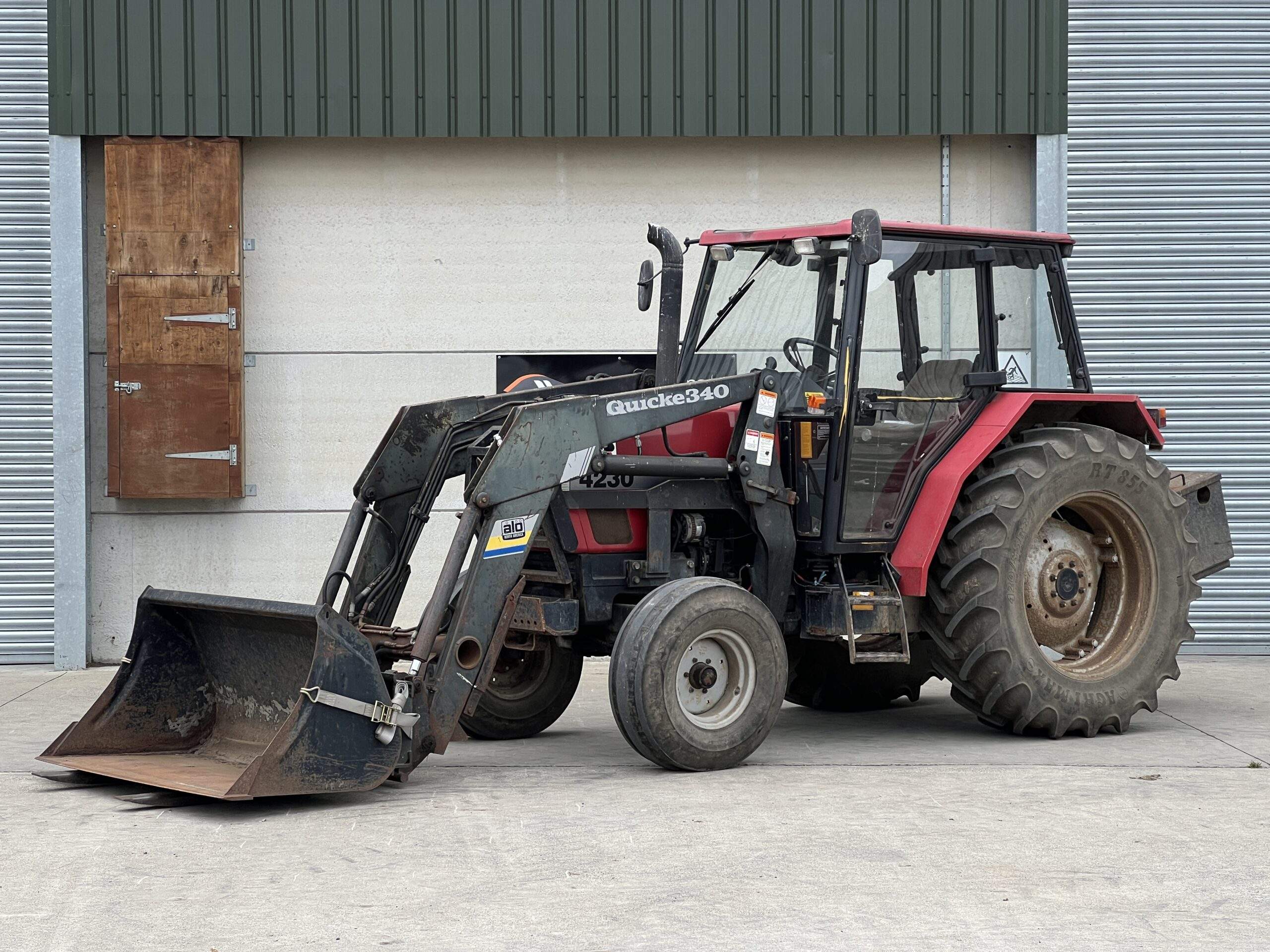 CASE 4230 C/W FRONT LOADER